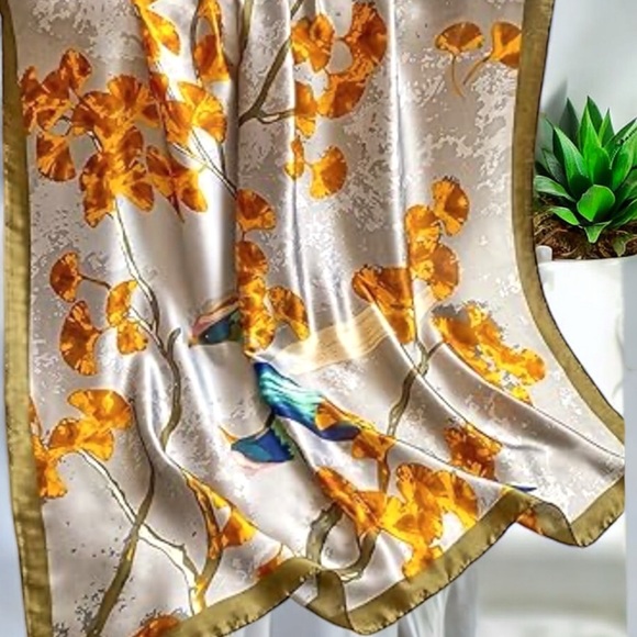 NEW The Madrid Off The Shoulder with Dolman Sleeves Dress - Picture 11 of 16